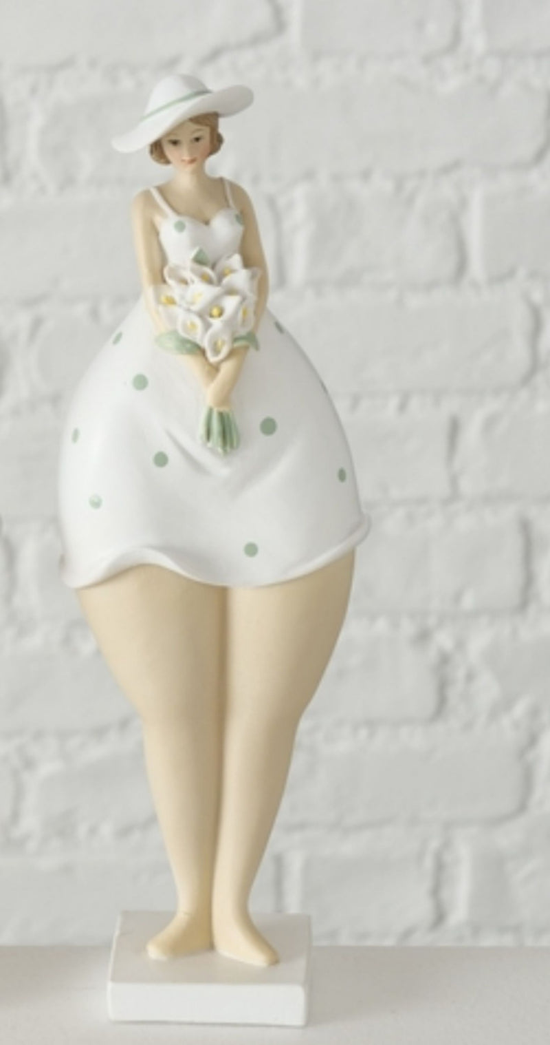 Tolle Themen Figur, Skulptur, Modell FRÄULEIN FRÜHLING, aus handbemaltem Kunststein, Farbe Weiss & Creme, romantisch in Szene gesetzt, Größe 24 x 8 x 6 cm