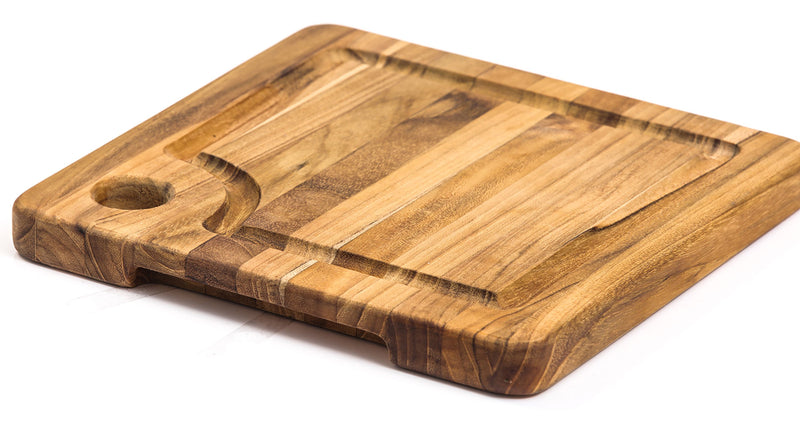 Quadratisches Schneidebrett mit Saftrinne