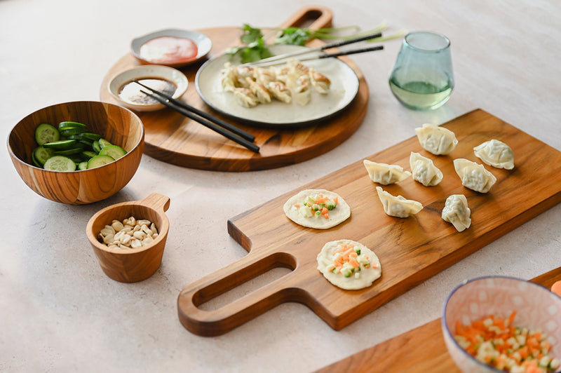 Servierbrett mit langem Griff