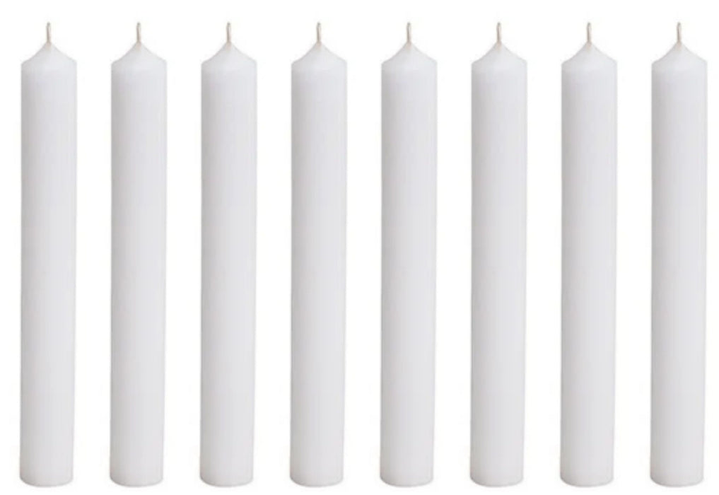 Set of 8 stick candles in a great, classic, elegant design. Color "WHITE ELEGANT". Timeless design, 2 cm diameter, height 18 cm, approx. 6 hours burning time, high envy factor.