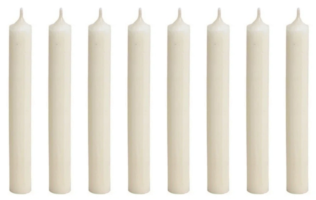 Set of 8 stick candles in a great, classic, elegant design. Color "IVORY ELEGANT". Timeless design, 2 cm diameter, height 18 cm, approx. 6 hours burning time, high envy factor.