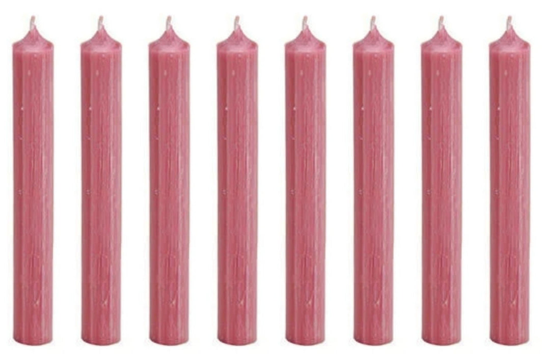 Set of 8 stick candles in a great, classic, elegant design. Color "OLD PINK ELEGANT". Timeless design, 2 cm diameter, height 18 cm, approx. 6 hours burning time, high envy factor.