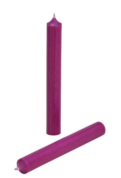 Set of 8 stick candles, classic design. Color "AUBERGINE ELEGANT". 2 cm diameter, height 18 cm, approx. 6 hours burning time