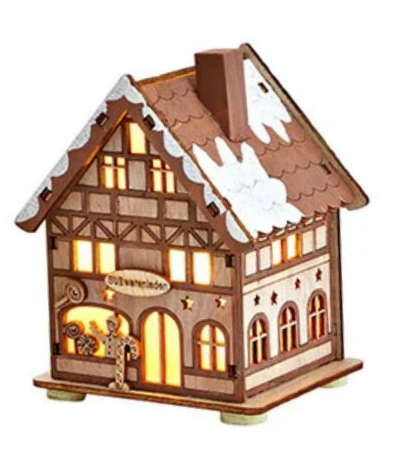 Verzierter und beleuchteter SÜßWARENLADEN aus Holz filigran gearbeitet. Maße 8 x 12 x 9 cm. Idyllische Weihnachtsdekoration