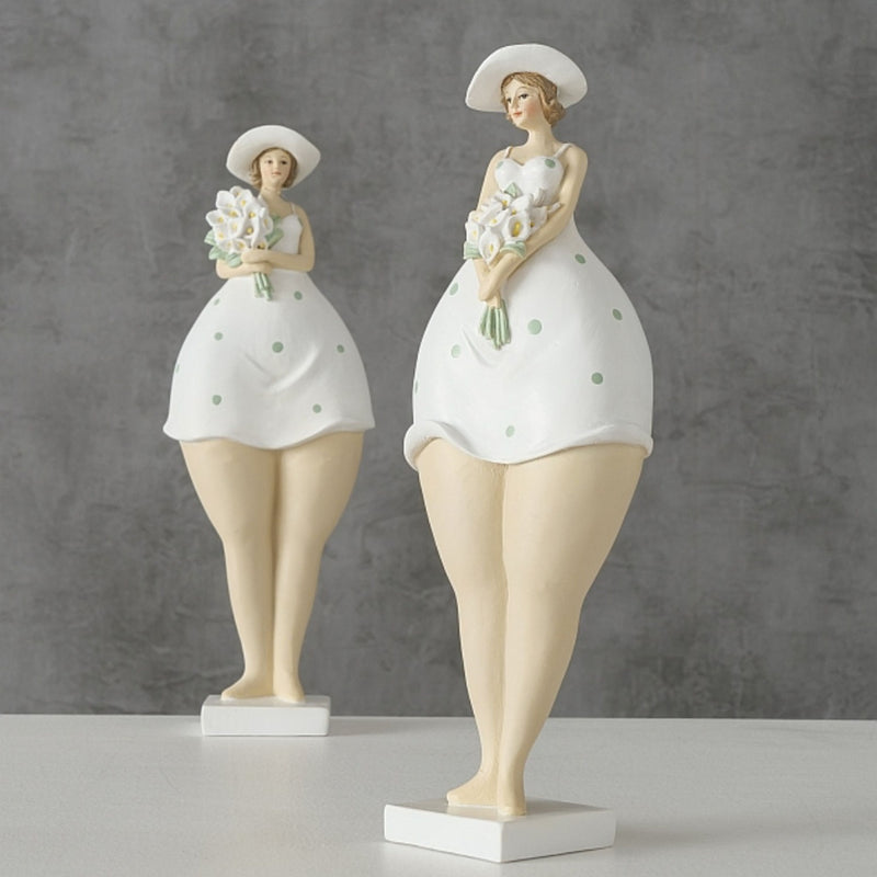 Tolle Themen Figur, Skulptur, Modell FRÄULEIN FRÜHLING, aus handbemaltem Kunststein, Farbe Weiss & Creme, romantisch in Szene gesetzt, Größe 24 x 8 x 6 cm