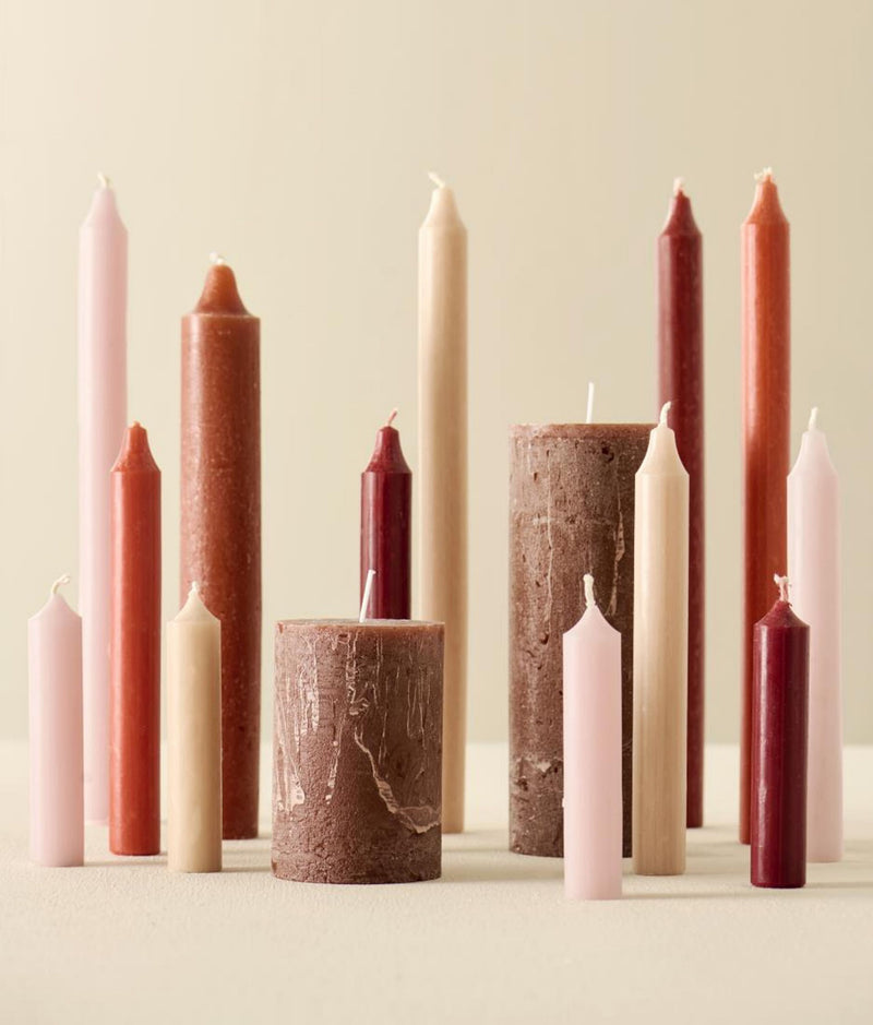 Stabkerzen 6er Set im eleganten Stil, Farbe WEIHNACHTSROT, 1,3 cm Durchmesser, Höhe 25 cm, ca. 6 Stunden Brennzeit, Ruß- und tropffrei