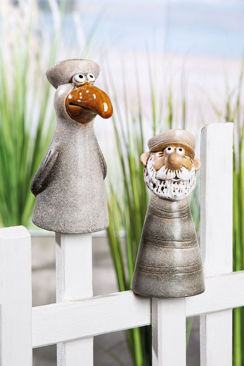 Zaunhocker, Zauntier als Keramikfigur wetterfest, Modell: Matrose Material Keramik, Höhe 21 cm, Öffnung 7,5 cm, Bauernhoftiere ideal für Garten, Terrasse, Balkon oder einfach Zuhause.
