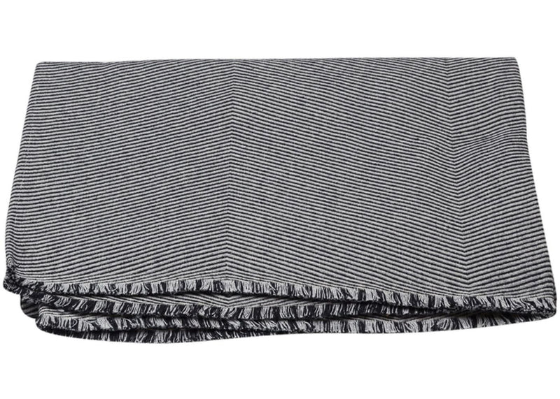 NOVA Baumwollüberwurf “Fischgrät”, Wohndecke 200 x 140 cm, anthrazit, reinkuscheln und Dekorieren, edler Saum und Ziernaht als Umrandung