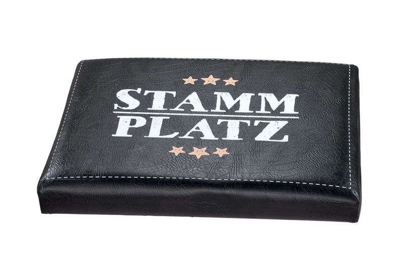 Outdoor Hocker Bierkiste, Sitzaufsatz Modell: STAMMPLATZ, Material Kunstleder, Maße 44 x 34 x 5 cm, Farbe schwarz, ideal für Garten, Terrasse, Bar, oder einfach Zuhause.