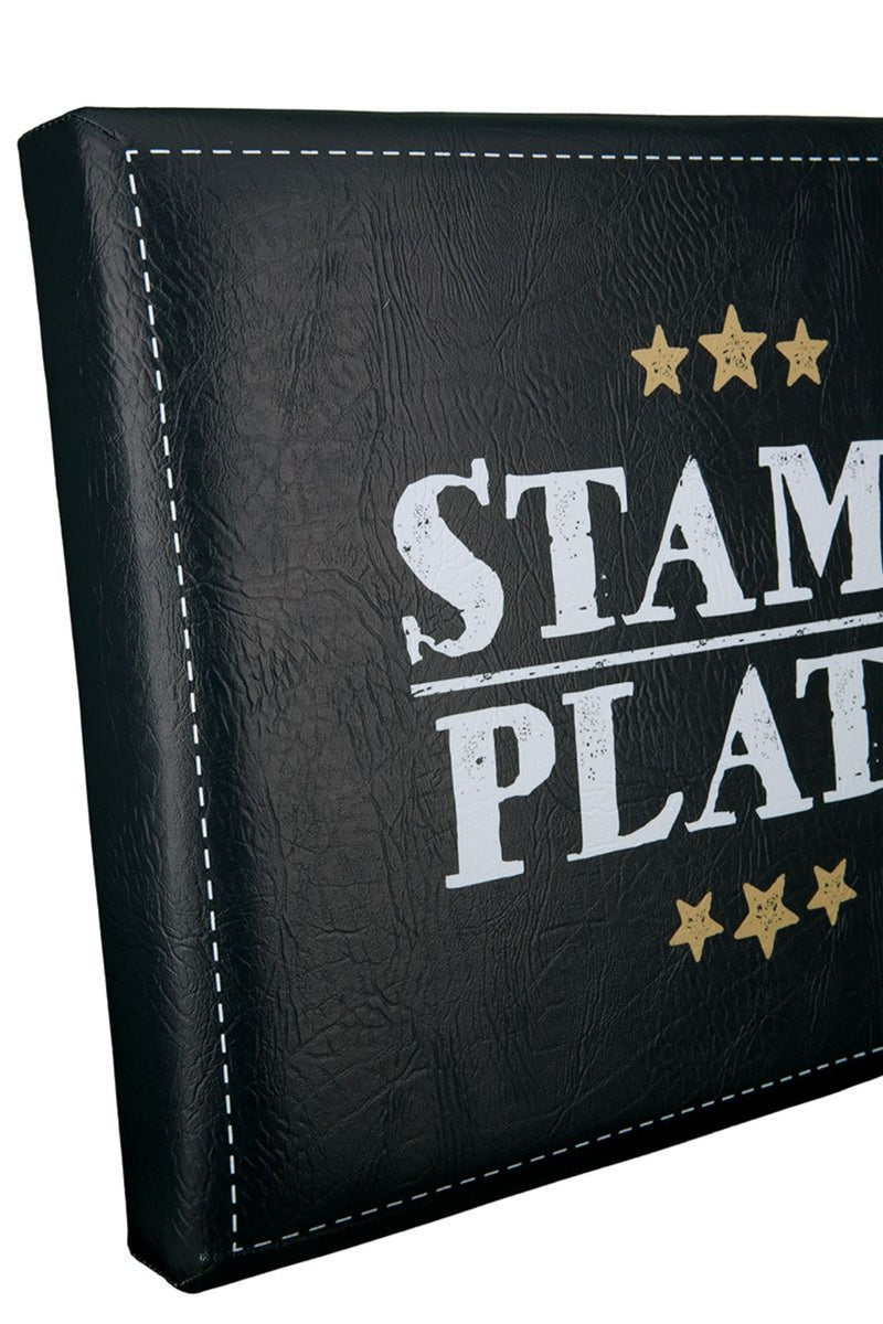 Outdoor Hocker Bierkiste, Sitzaufsatz Modell: STAMMPLATZ, Material Kunstleder, Maße 44 x 34 x 5 cm, Farbe schwarz, ideal für Garten, Terrasse, Bar, oder einfach Zuhause.