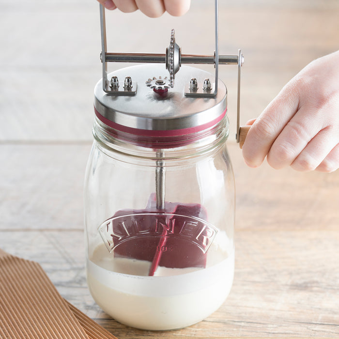 Leckere, hausgemachte Butter einfach selbsthergestellt - ganz ohne Zusatzstoffe.