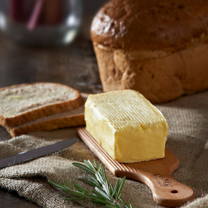 schöne Butterbrettchen aus Buchenholz im 2er Set