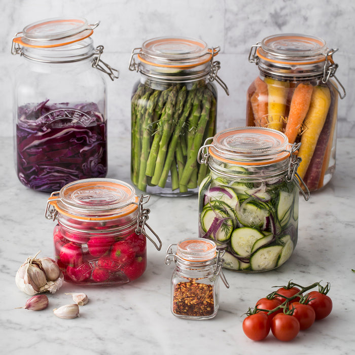 6 spice jars in a wooden box, length 33 cm