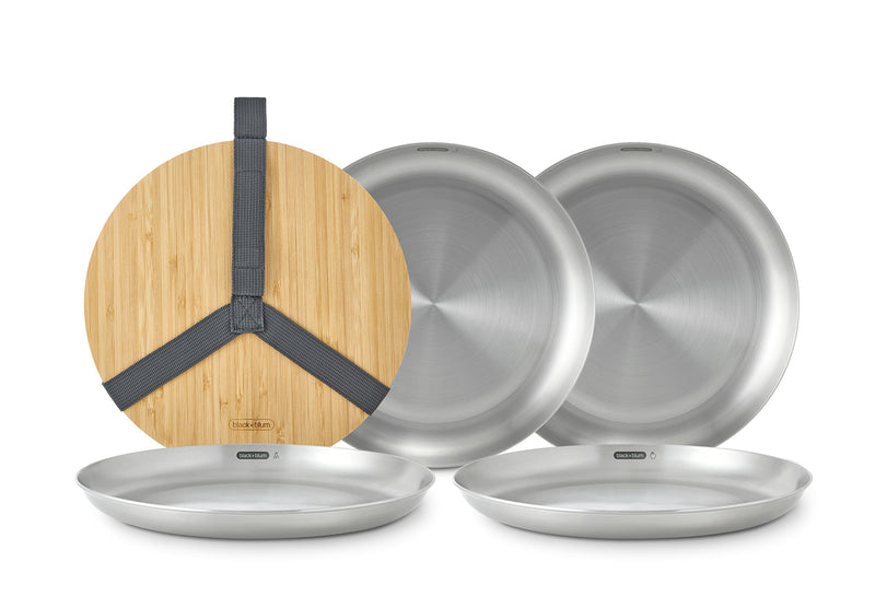 Teller Set aus Edelstahl