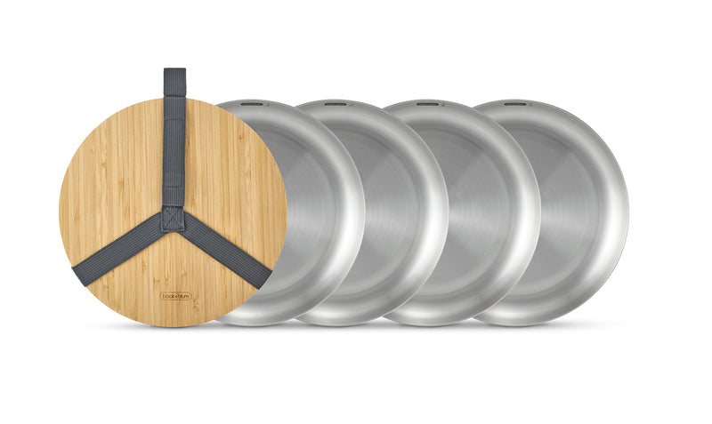 Teller Set aus Edelstahl