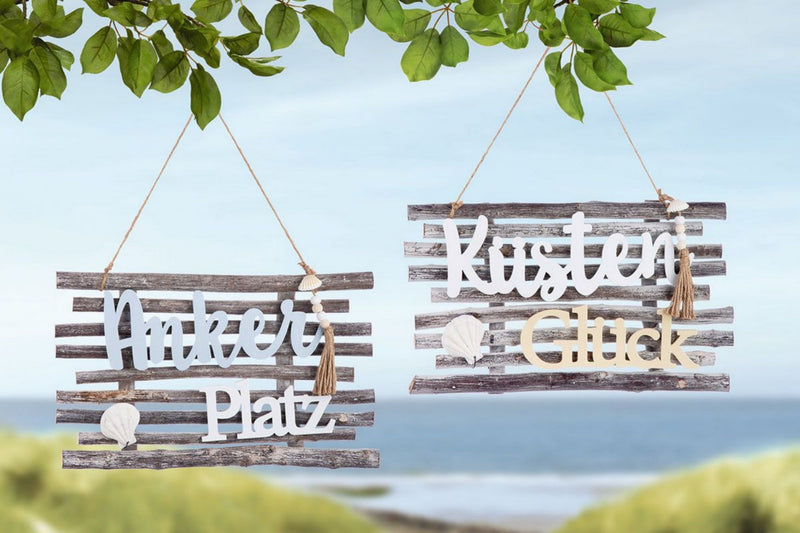 Maritimes Holzplankenschild, Modell: KÜSTENGLÜCK , Material Holz im Treibholzlook , Maße 37 x 33 x 4 cm, Naturband Aufhängung, mit Muschel Applikationen, Neidfaktor incl.