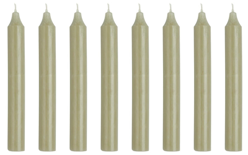 Stab Kerzen 8er Set in rustikalem Design. Farbe " KHAKI RUSTIKAL ". Zeitloses Design, 2,2 cm Durchmesser, Höhe 18 cm, ca. 8 Stunden Brennzeit, Hoher Neidfaktor.