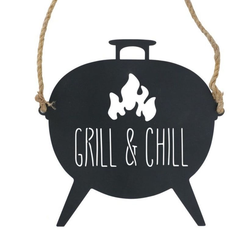 Großes ausgestanztes Griller Wandrelief Metallschild, Modell: GRILL & CHILL, Maße 30 x 30 cm, schwarz lackiert, Schrift und Flame Look Cut Out, perfekte Geschenkidee