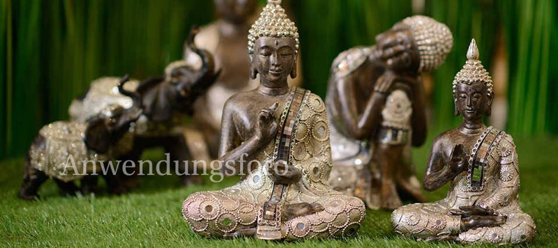 Große Buddha-Figur meditierend sitzend, 27 cm in schwarz Gold, mit feiner Struktur gemuster, Wohnaccessoire, schöne Thai Statue, innen und außen