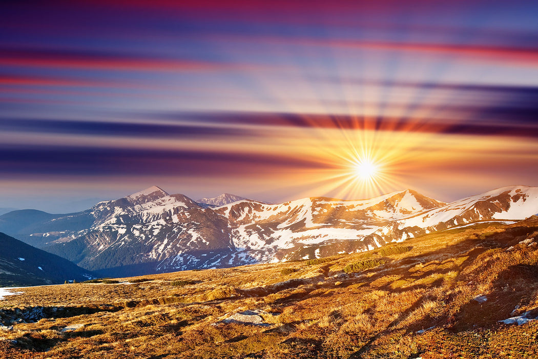 Fototapete Majestätischer Sonnuntergang am Berggipfel