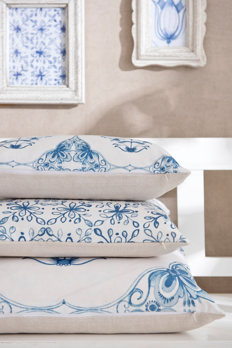 Landhaus Kissenbezug 40 x 40 cm, 100 % Baumwolle, nordischer Landhausstil, Modell BLUE FLOWER, Kissenhülle leicht & angenehm, Vintage in weiß blau gemustert, toll für Bänke und Stühle