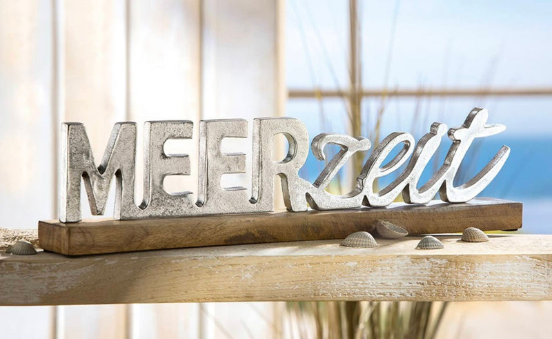 Grosser maritimer Alu- Holzschriftzug als Aufsteller,  Modell: MEERZEIT, Material Alu und Holz, Maße  48 x 11 cm, Farbe silber, ideal für Garten, Terrasse, Cafe, Cafeteria