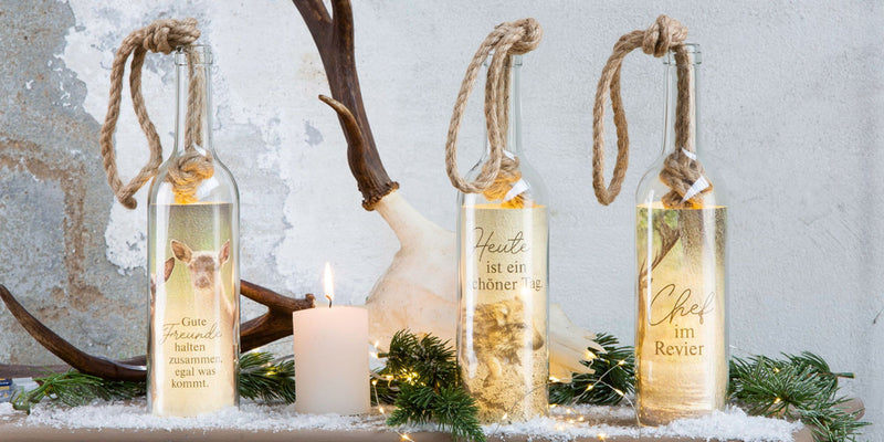 Tolle LED-Flaschendeko mit integrierter Lichterkette, top angesagt, im heimeligen Stil. LED Flasche mit Spruch, Modell:  FAMILIE IST DA, WO DEIN HERZ SICH WOHL FÜHLT, Hoher Neidfaktor.