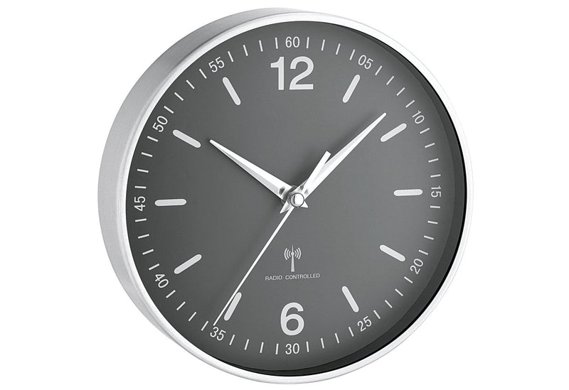 TFA Funk-Wanduhr Batteriebetrieb Ø19,5cm silberfarben