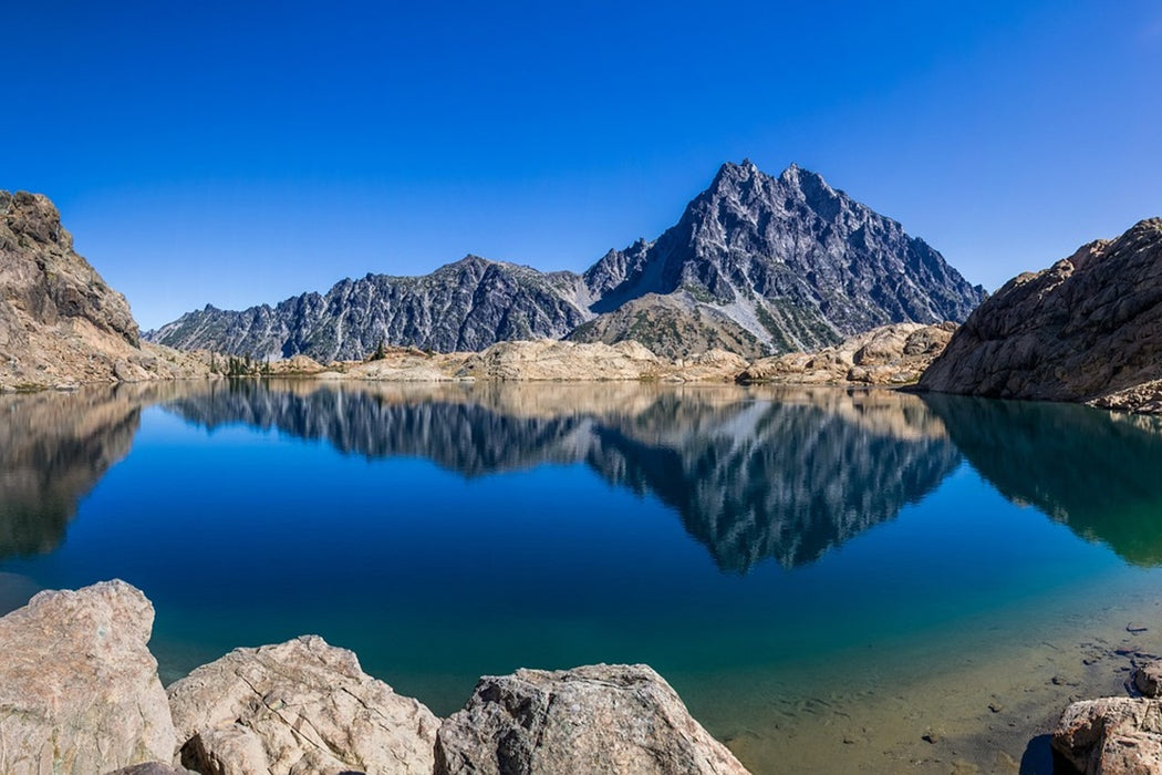 Fototapete Beruhigender Bergsee