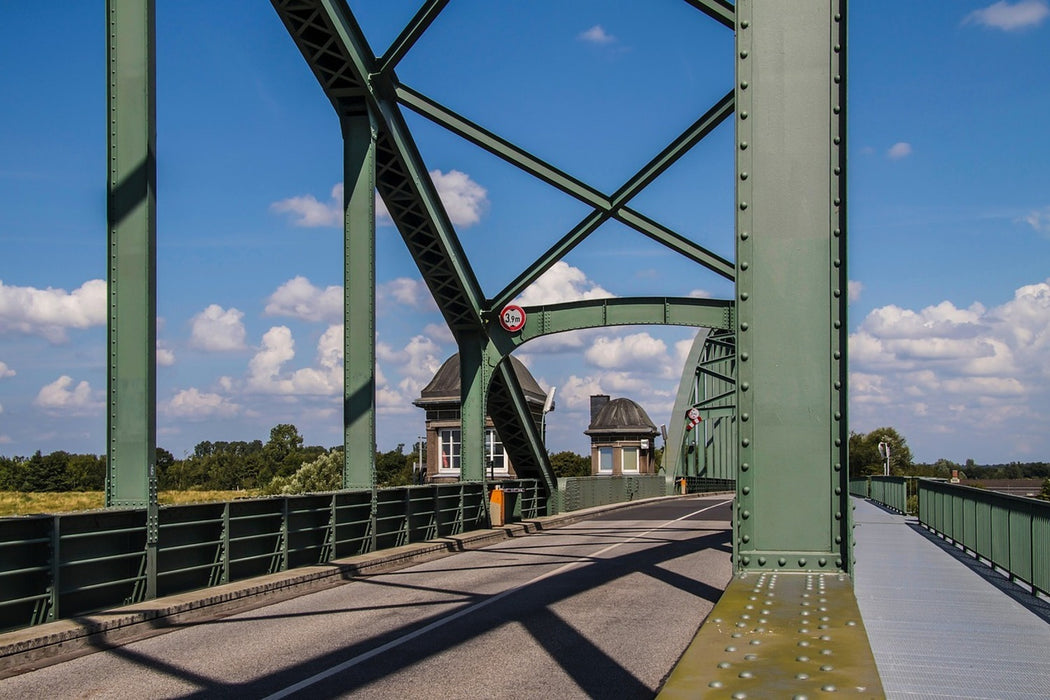 Fototapete Brücke in Stahlkonstruktion