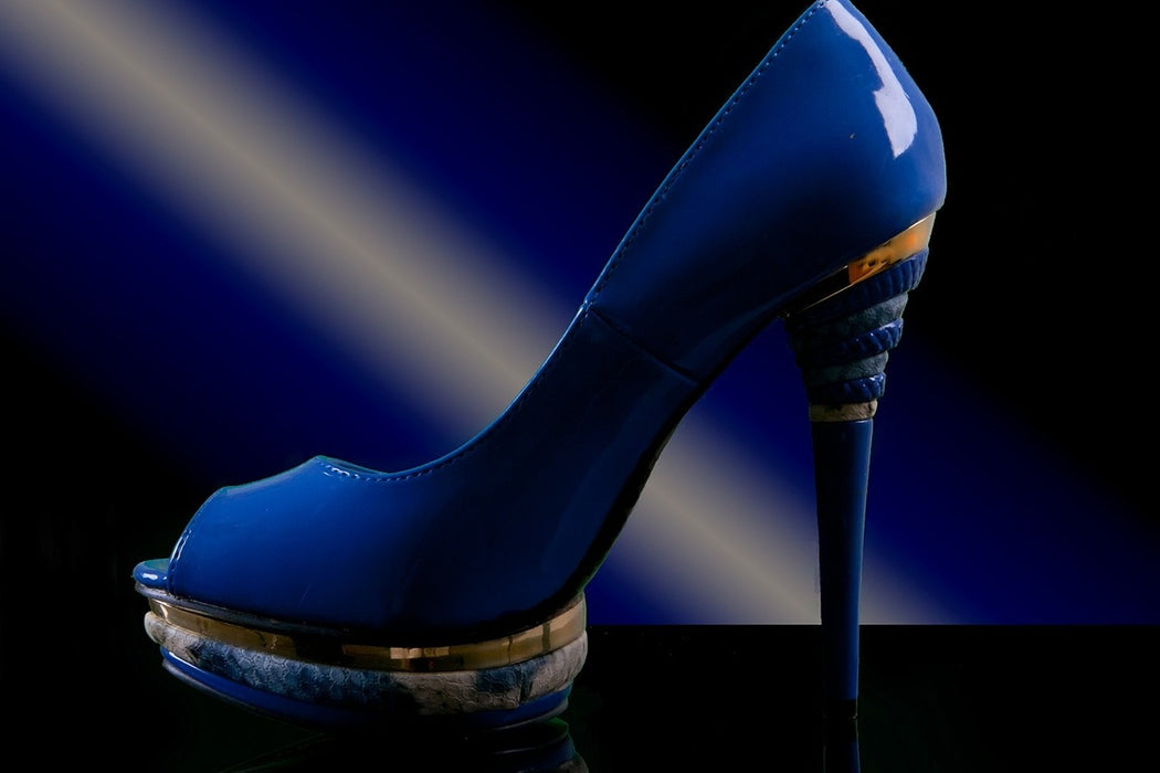 Fototapete Der blaue High Heel