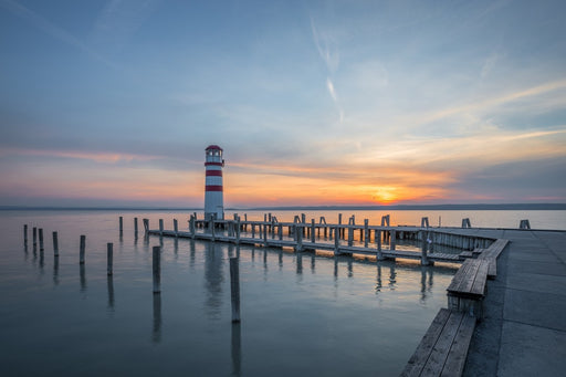 Fototapete Leuchtturm im Sonnenuntergang