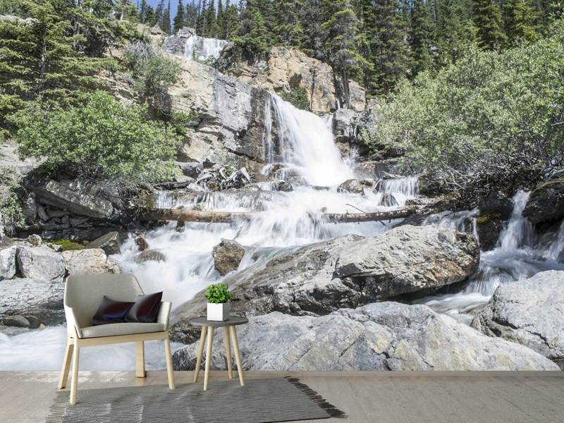 Fototapete Wilder Wasserfall im Wald