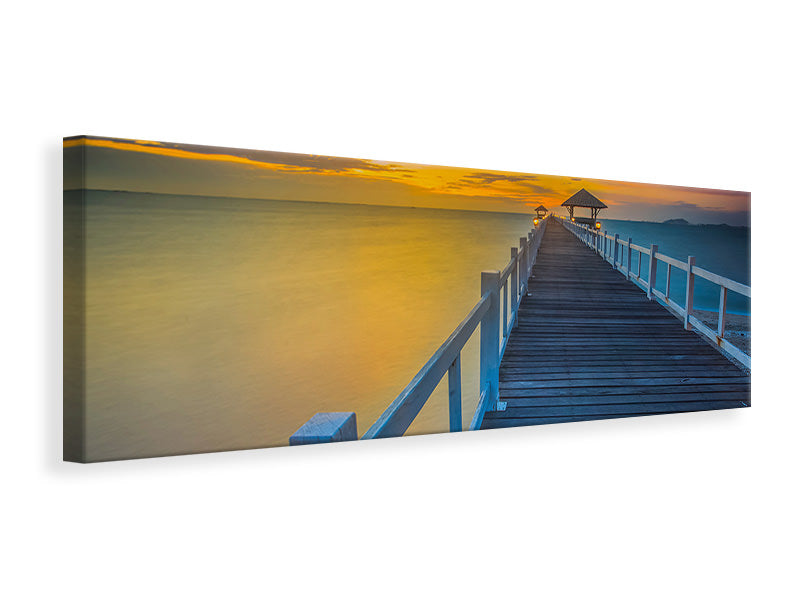 Leinwandbild Panorama Eine Holzbrücke im fernen Osten