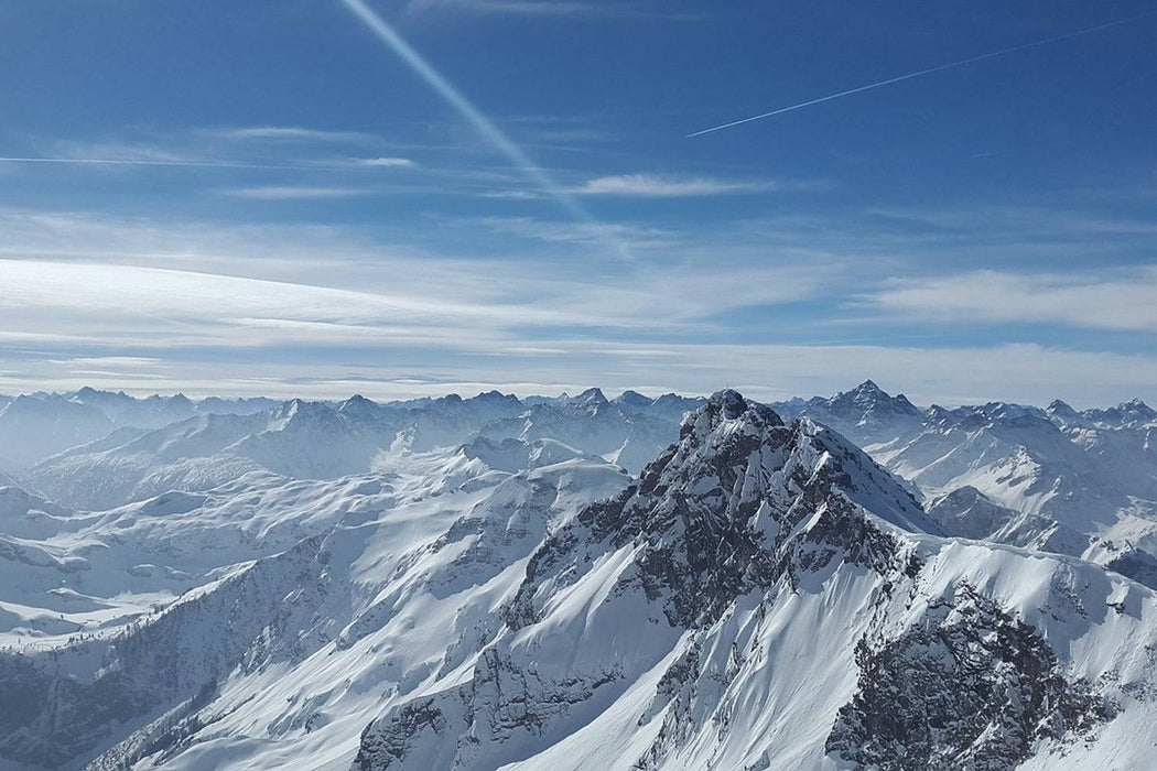 Wall mural Above the peaks