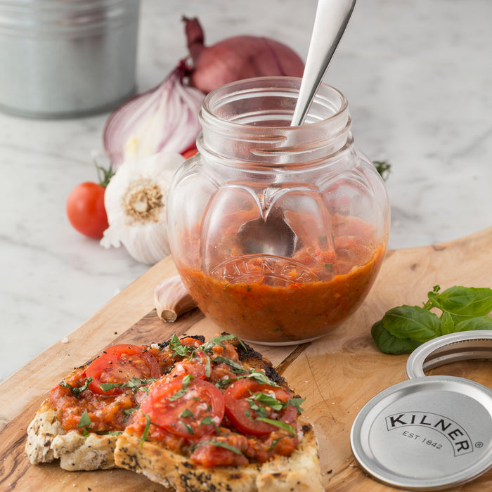 Hochwertiges Einmachglas mit Schraubverschluss in Tomaten-Form